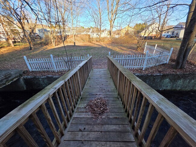 Building Photo - 83 Hudson St