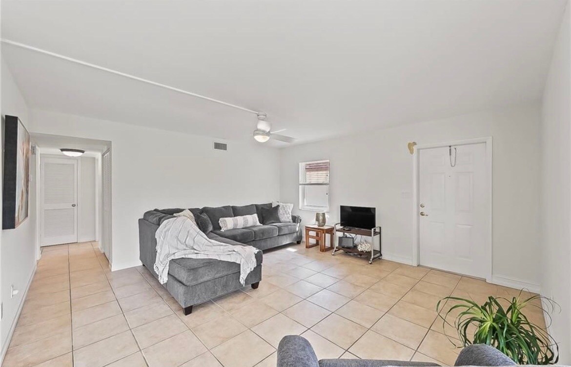 Building Photo - 1155 Sandpiper St