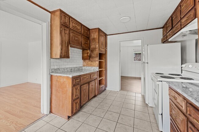 Building Photo - Charming 3 Bedroom, 2 Bathroom house