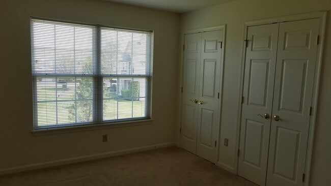 Building Photo - 106 Oriole Ct