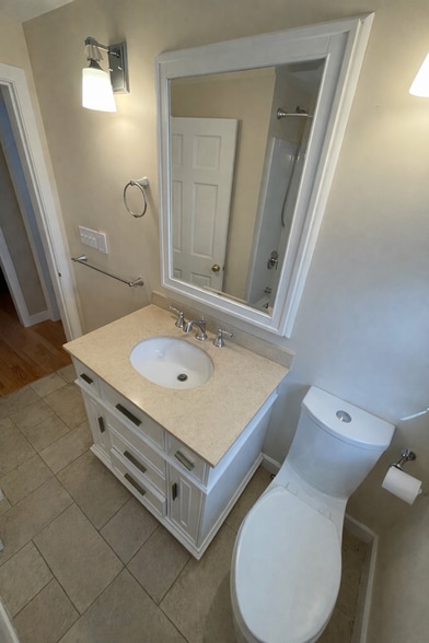 Building Photo - 9 Mulberry Ln