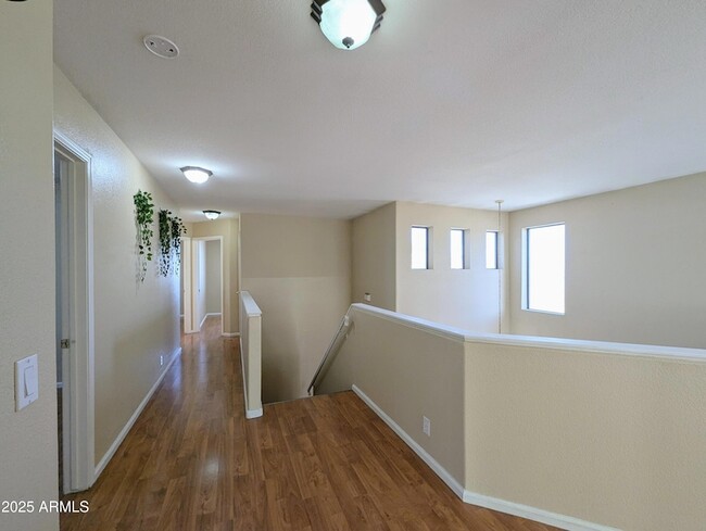 Building Photo - 8861 W Paradise Dr