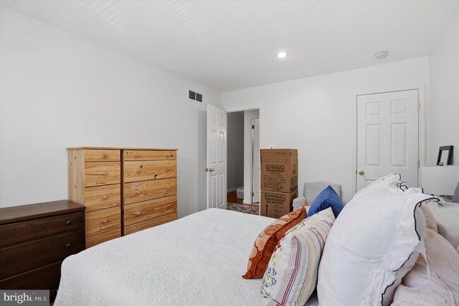 Building Photo - 102 Eaton Dr