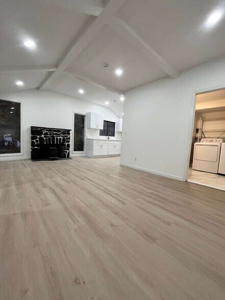 Building Photo - 14 Silver Trl