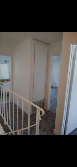Stairs - 1501 E Fairfield Ct
