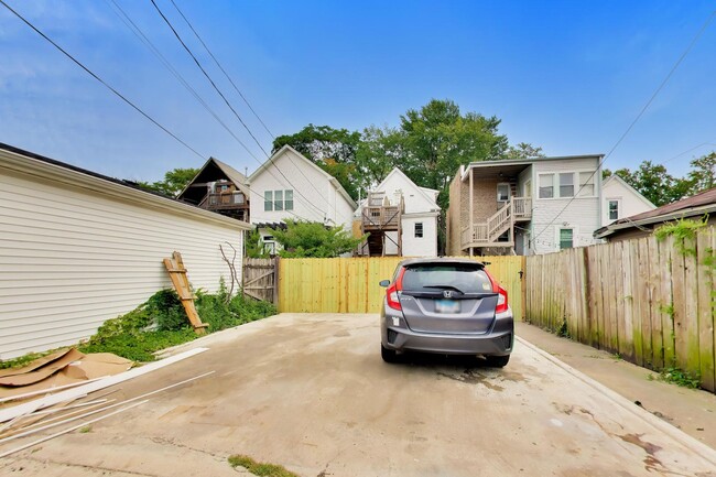 Building Photo - 4614 N Springfield Ave