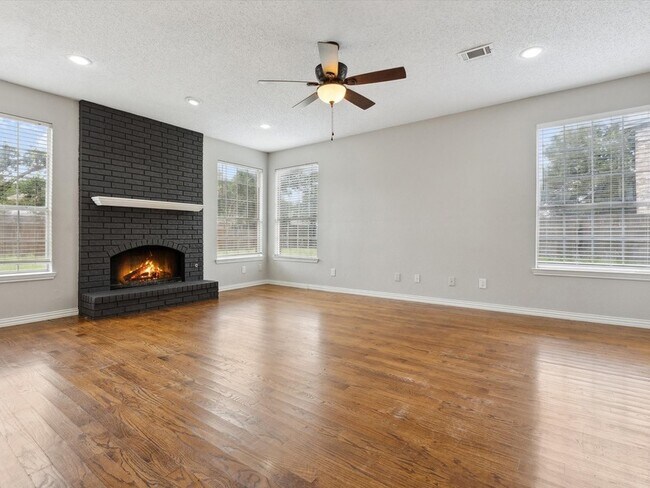 Building Photo - 205 Bayou Ct