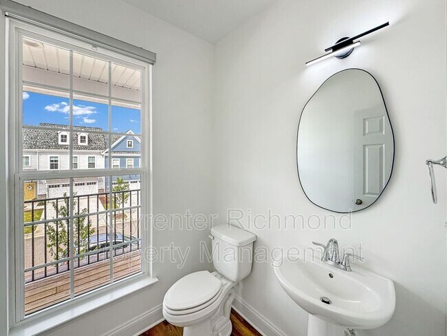 Building Photo - 6925 Dunton Rd