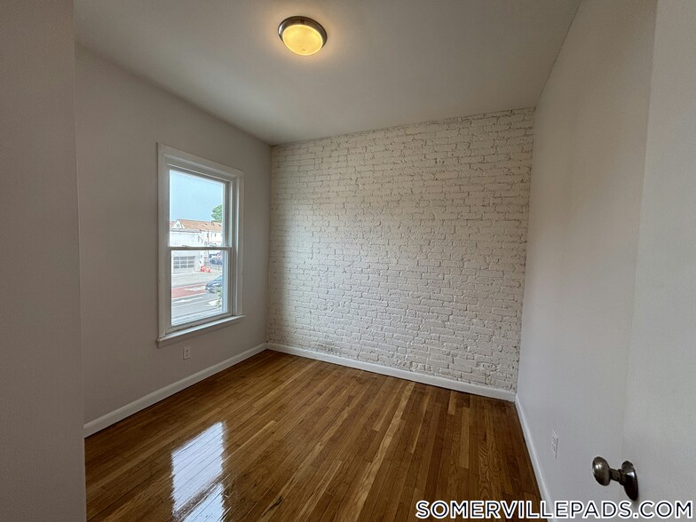 Building Photo - 164 Broadway