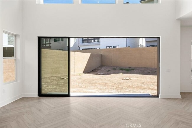 Building Photo - 164 Apron