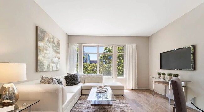 Building Photo - Wonderful modern 1-bedroom in the heart of downtown San Jose!