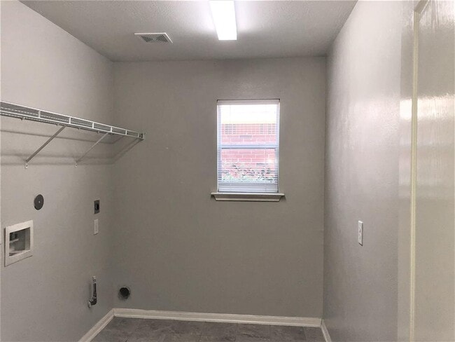 Building Photo - 6535 Silky Moss Dr