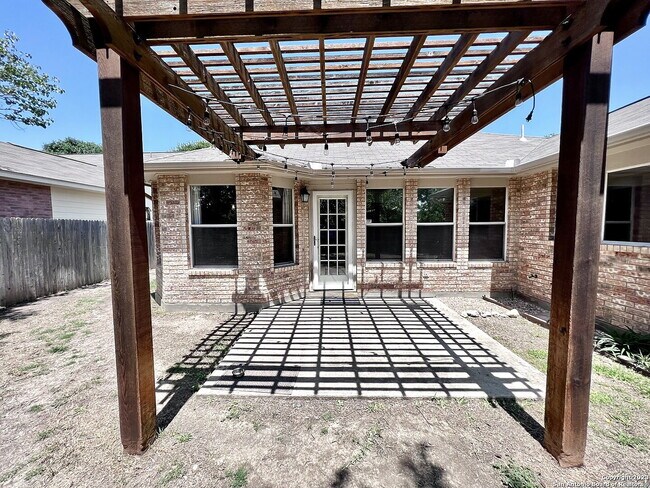 Building Photo - Charming 3-Bed Home Near Medical Center w/ Private Greenbelt Backyard!