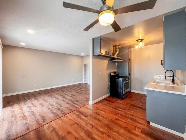 Interior Photo - 2617 W Rosecrans Ave