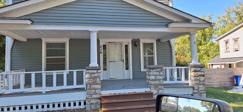 Covered Front Porch - 216 NE Douglas St