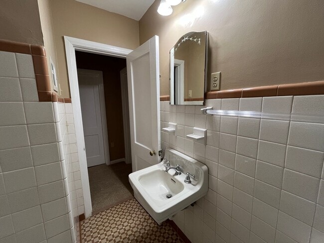 Building Photo - Charming Brick House off Fort Avenue