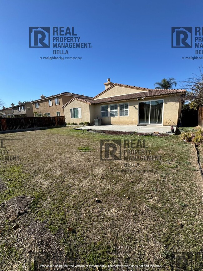 Building Photo - Beautiful Single-Story Home with Spacious ...