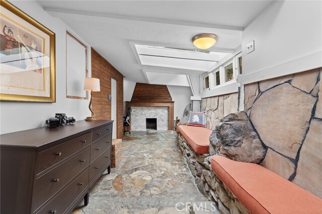 Building Photo - 721 Country Club Dr