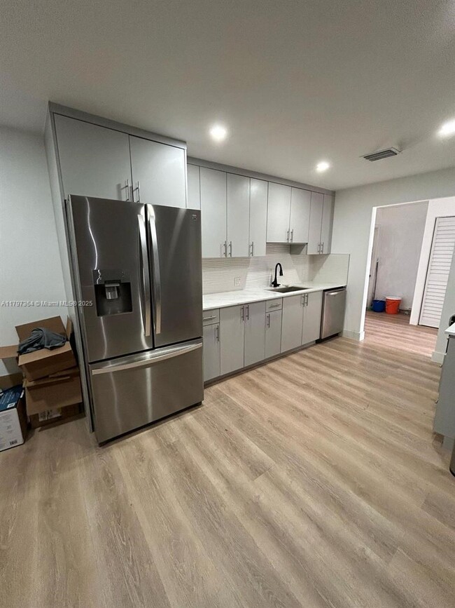 Building Photo - 4434 SW 59th Ct