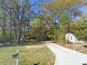 Building Photo - 8145 Oak St