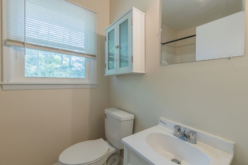 Building Photo - 925 Fleetwood Dr