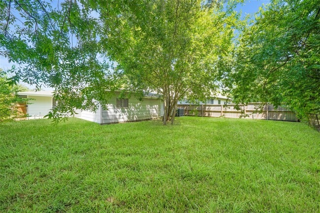 Building Photo - 5822 Glenhurst Dr