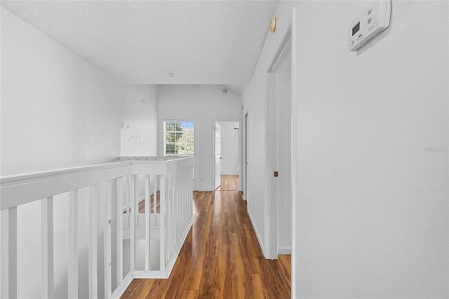 Building Photo - 6029 Lake Pointe Dr