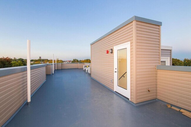 Building Photo - 616 W Norris St