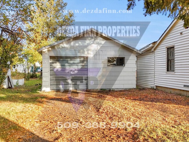 Building Photo - Country Living and Convenient Location in ...