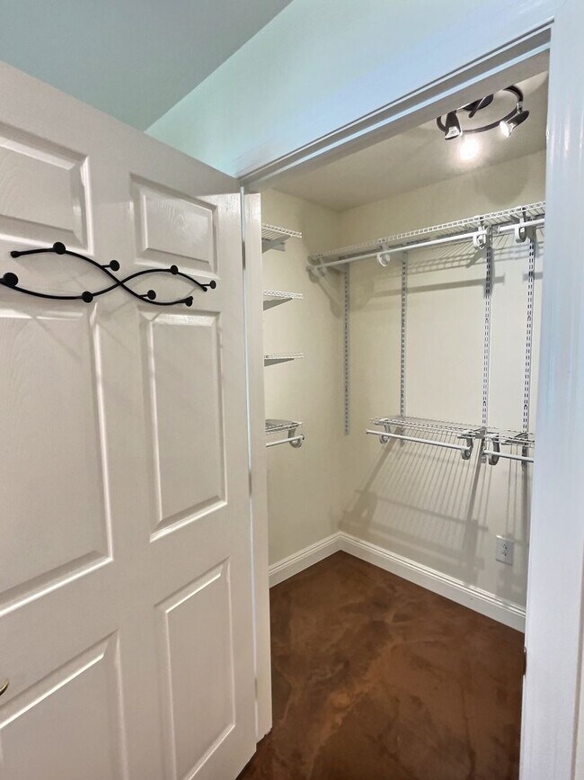 Building Photo - 3 BD Home with 30 x 40 Shop with Four 10 x 12 Attached Stalls