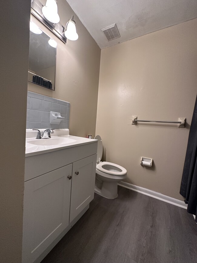 Building Photo - 3009 Ernest Dr