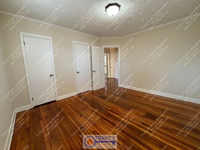 Building Photo - Bright and Sunny 2-bedroom, 1-bathroom Hom...