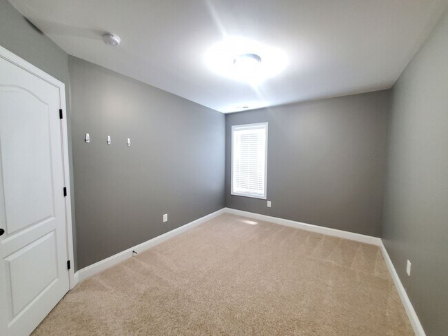 Building Photo - Gorgeous Home In Turnberry Subdivision