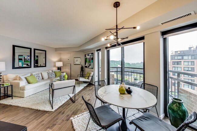 Building Photo - 2-bedroom, 1-bath condo in the sought-afte...