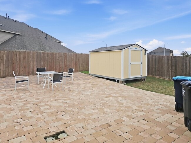 Building Photo - 5325 Center Hill Dr