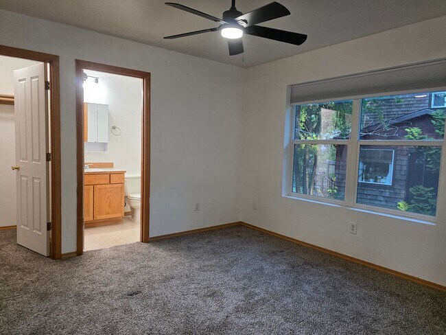 Building Photo - 3 Bedroom Duplex in Kingston!