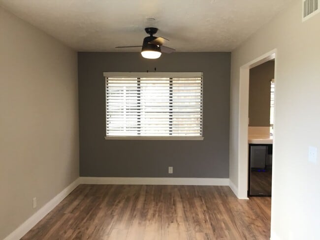 Building Photo - 2BR 2BA Condo-AC, Washer/Dryer in Unit, Pe...