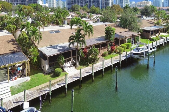 Building Photo - 2619 Parkview Dr S