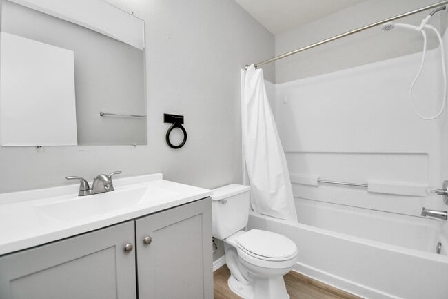 Building Photo - 3919 Rolling Springs Ln