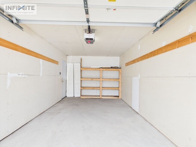 Building Photo - Great Three Bedroom Condo in Belgrade!