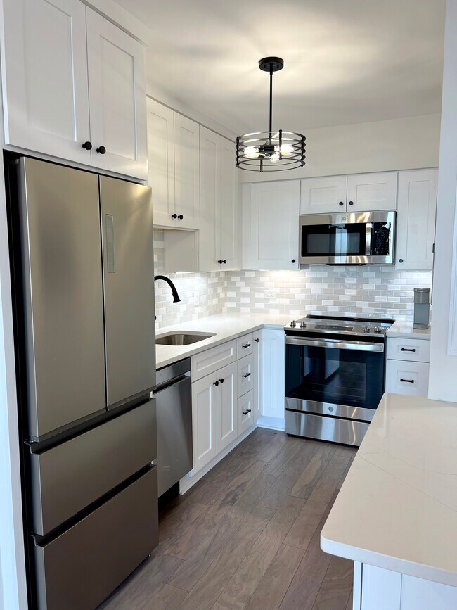 Building Photo - 1550 N Lake Shore Dr