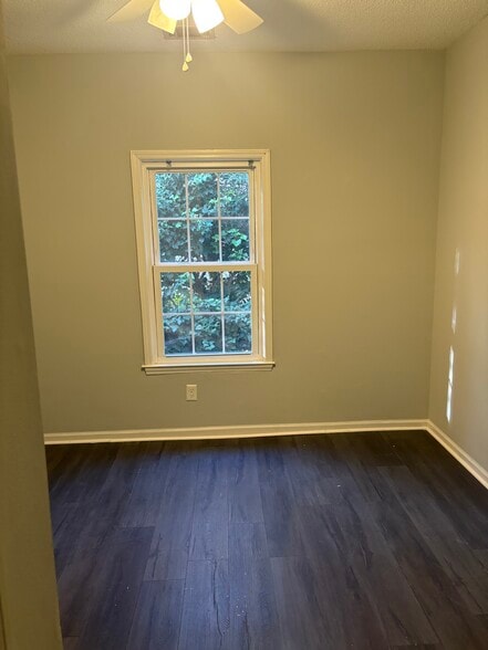 Building Photo - 1717 Cherokee Rd