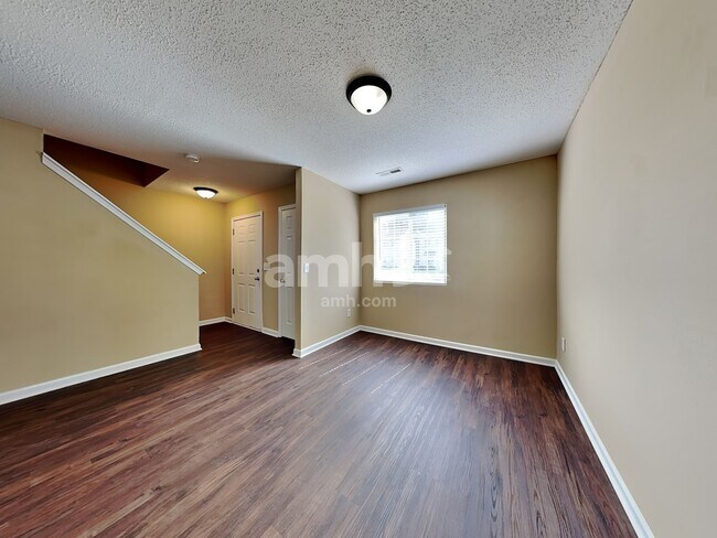 Building Photo - 836 Stockport Way