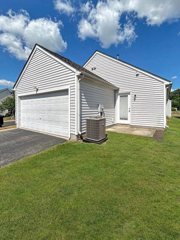 Building Photo - 5321 Miramar Dr