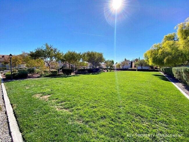 Building Photo - 9057 Spinning Wheel Ave