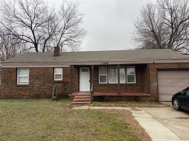 Primary Photo - 1304 Campbell Rd