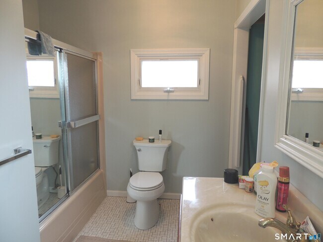 Building Photo - 124 S Montowese St