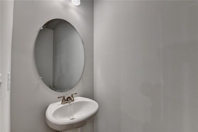 Building Photo - 3230 Westgate Park Dr