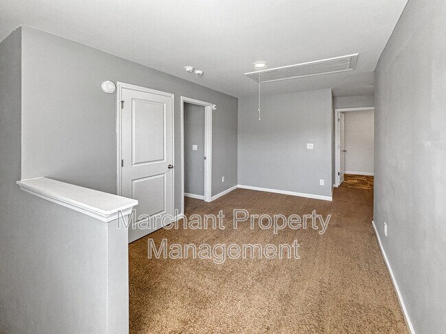 Building Photo - 106 Green Oak Dr