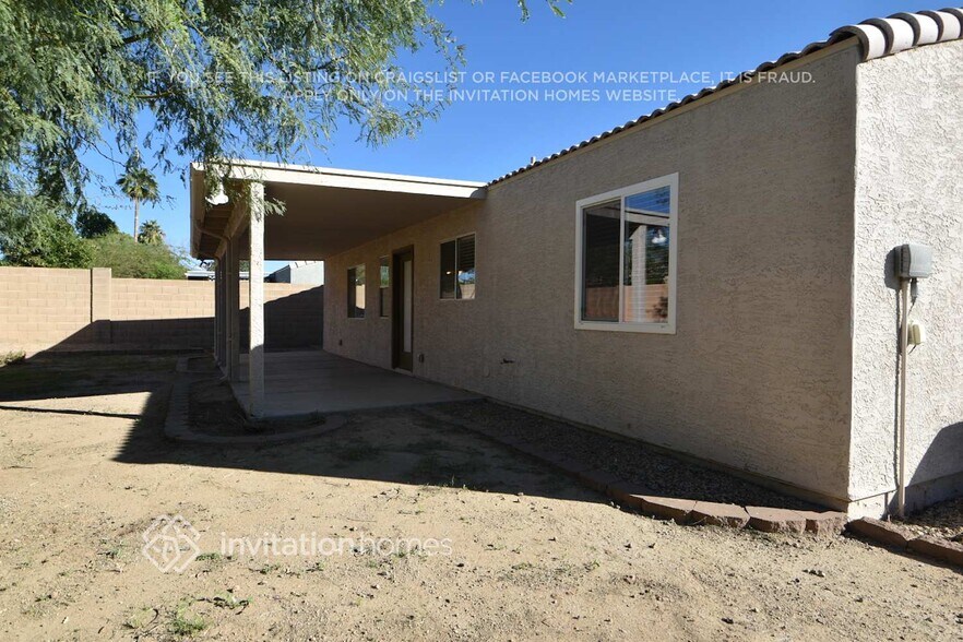 Building Photo - 2602 E Helena Dr